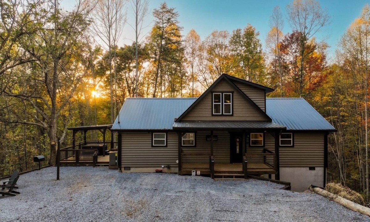 Pittman Center Cabin | Gatlinburg cabin Golf course 5 min away!