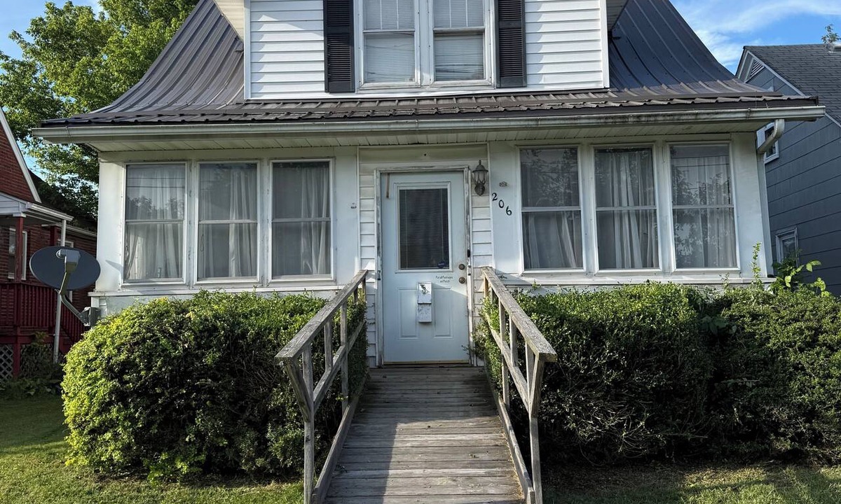 Leadsville House | Gorgeous 2-bedroom house in charming Elkins