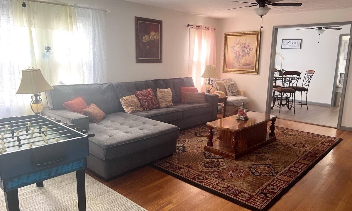 Greeneville House | Gorgeous 4-bedroom house with AC in charming Greeneville