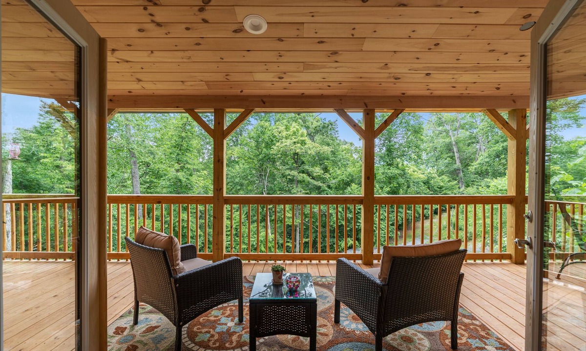 Swannanoa Cabin | Gorgeous CABIN! Huge Deck, Mountain Views,12 min to Dwtn AVL!