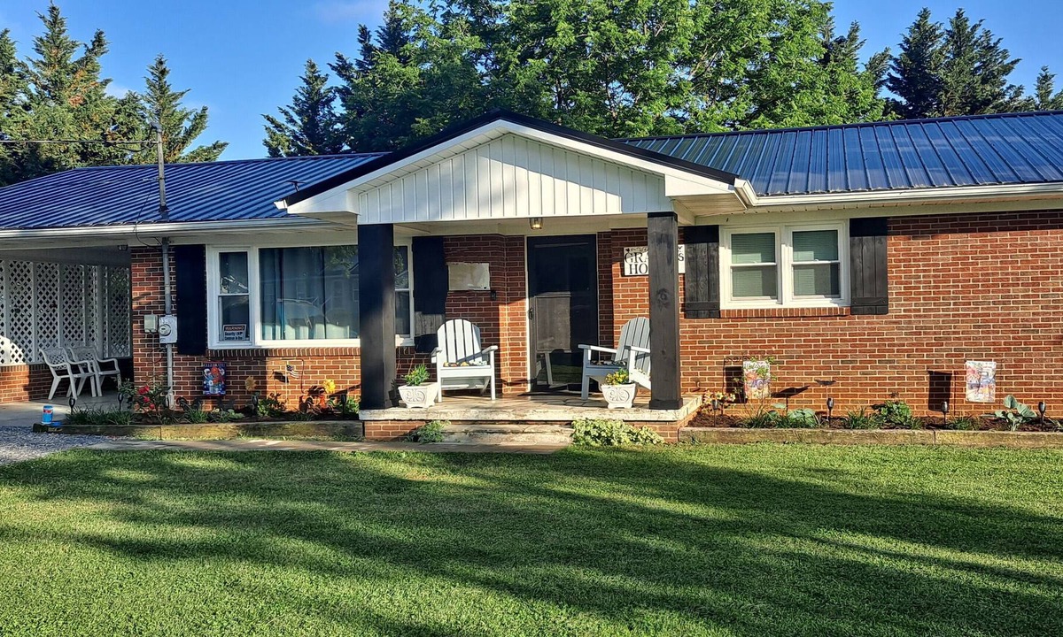 Jonesborough House | Granny's house is just 2 miles from downtown Jonesborough!!