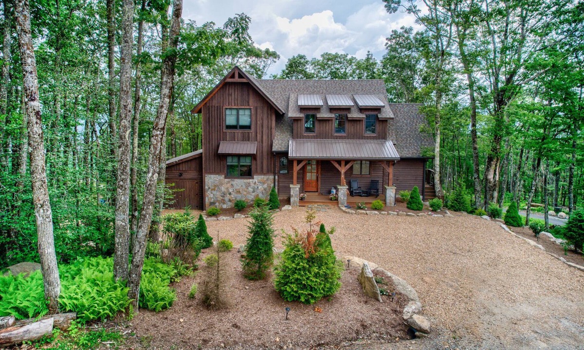 Banner Elk Cabin | Grayling Lodge - Eagles Nest, Pet Friendly, Outdoor Fireplace, Hot Tub