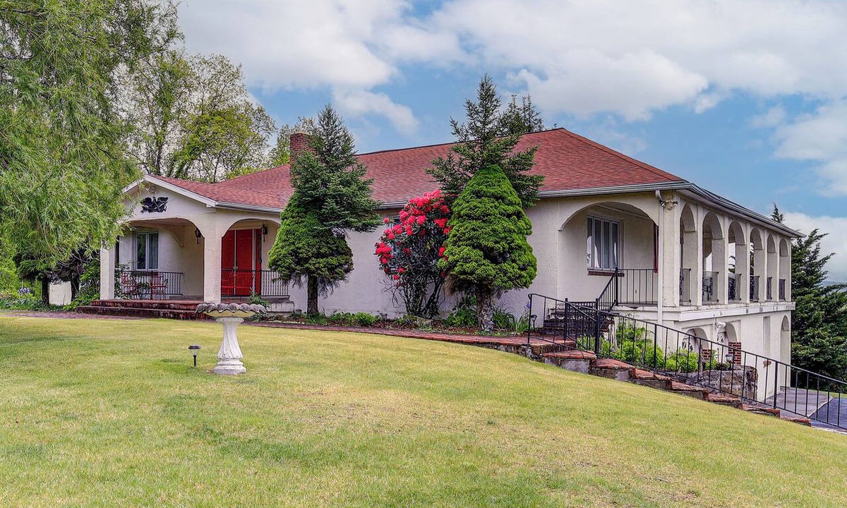 Princeton House | Great for Large Groups! Massive Princeton Estate