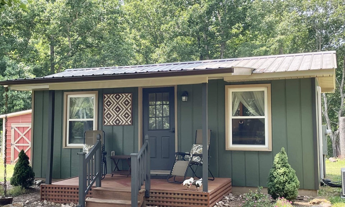 Tryon Cabin | Guest Cabin at Good Earth Farm - 12 mins to TIEC