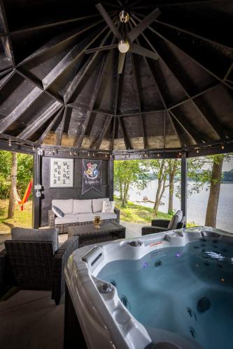 New Richmond House | Hagrid's Hut - Harry Potter Riverfront Experience