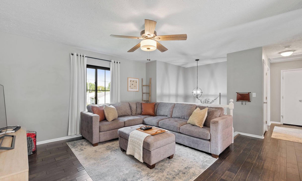 Kenton House | Happy Haven Near Cincinnati & the Ark Fenced Yard