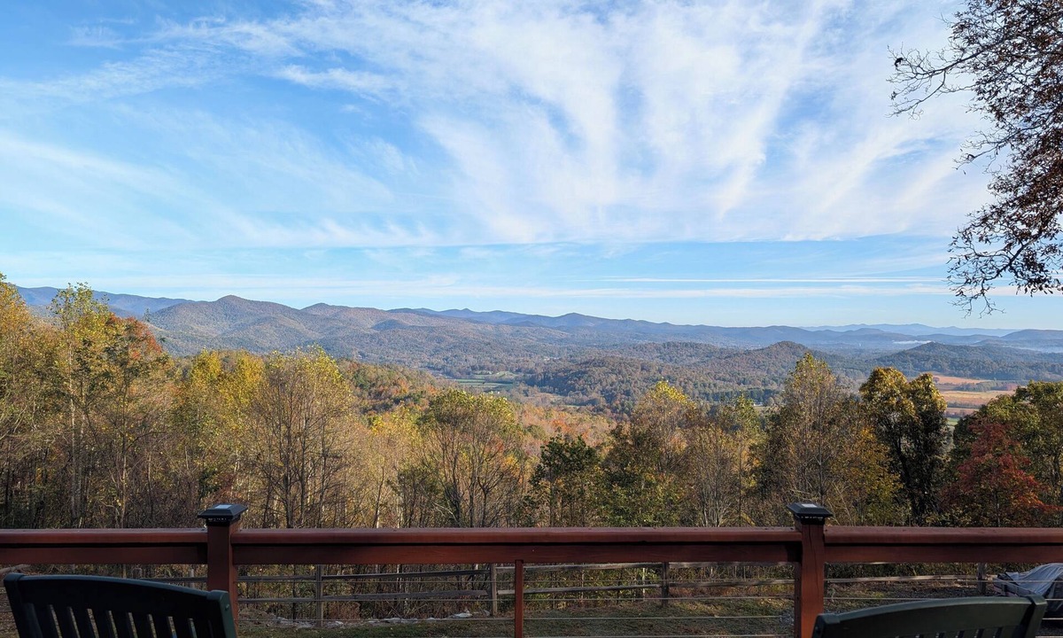 Brevard Cabin | Henry Mt. Hidaway a 5 bedroom cabin w/amazing Mtn. views-Pingpong-secluded