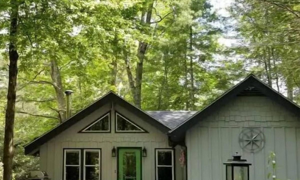 Pineola Cottage | Hidden Nest in Linville Landharbor. Only minutes from Grandfather Mountain