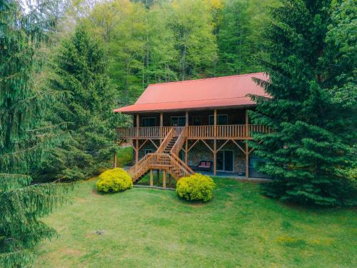 Fleetwood House | Hidden Serenity Hot Tub Fire Pit minutes from Boone