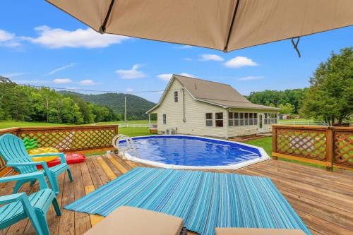 Clay City House | Hidden Treasure- Private Pool, Pond, 1600 Acres