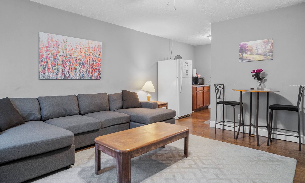 Stanton House | Hide & Seek Lodge l Cozy 2BR l 15 min to RRG l WI-FI