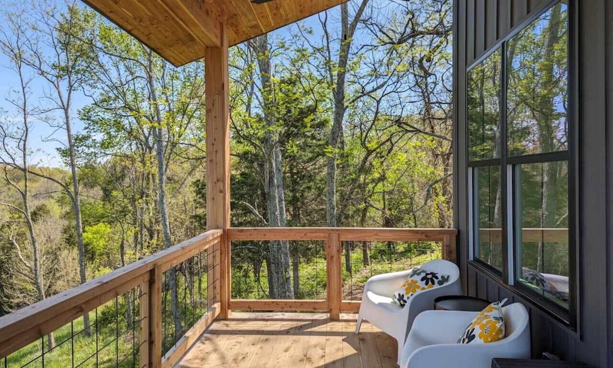 Frankfort Cabin | Highgrounds Modern Cabin with Loft - Ironweed