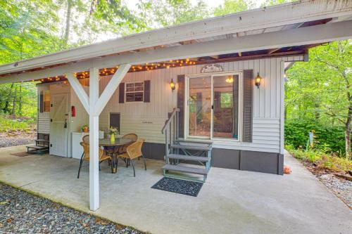 Newland House | Hike, Swim, Ski & More: Pet-Friendly Newland Home!