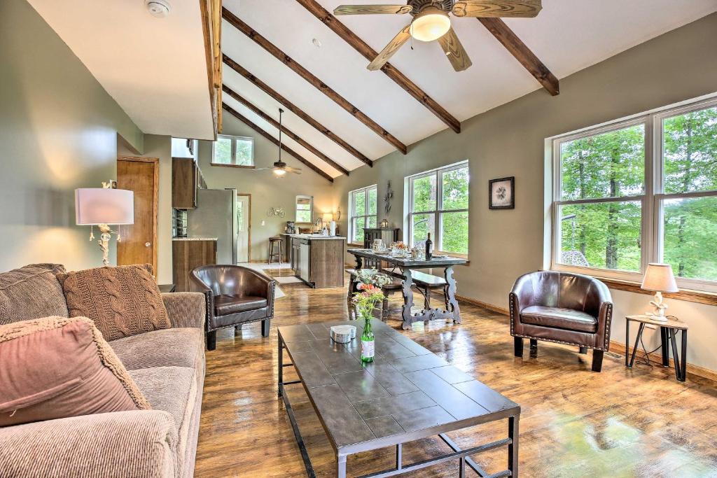 Zoe House | Hike & Zip-Line: Red River Gorge Cabin w/Hot Tub!