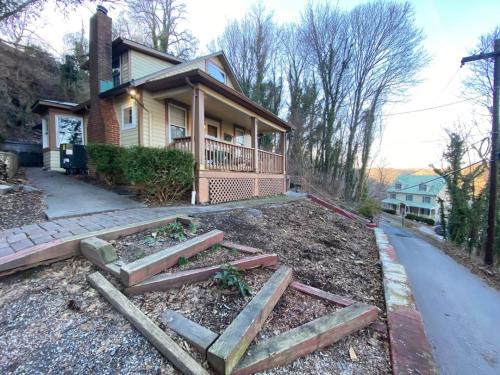 Harpers Ferry House | Hillside Hideaway in Lowertown Harpers Ferry