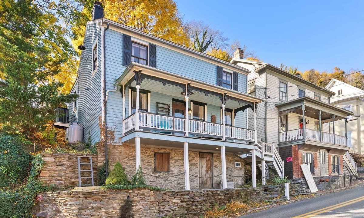 Harpers Ferry House | Historic High Street Retreat