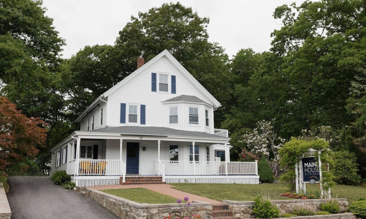 Ogunquit House | Historic Inn Turned Luxury Rental with Hot Tub!