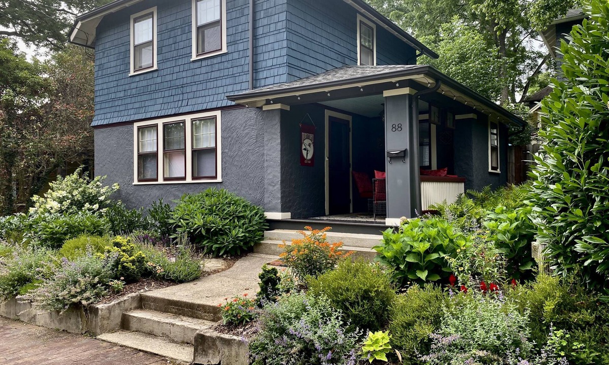 Historic Montford House | Historic Montford House. Close to downtown, restaurants and markets.