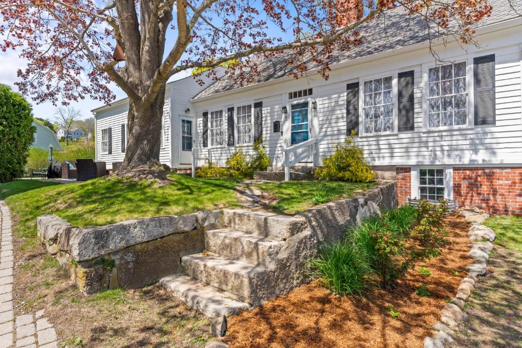 Mystic House | Historic Waterfront Home and Cottage
