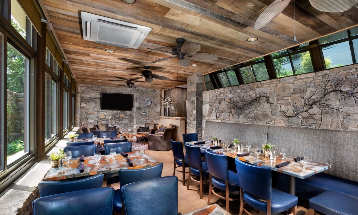 Asheville Hotel | Holiday Inn Asheville East-Blue Ridge PKWY by IHG