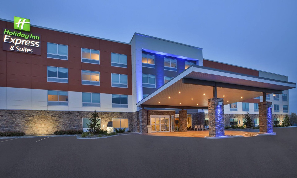 Parkersburg Hotel | Holiday Inn Express & Suites Parkersburg East by IHG