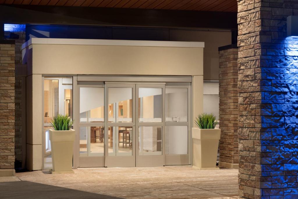 Wilder Hotel | Holiday Inn Express & Suites - Cincinnati South - Wilder by IHG