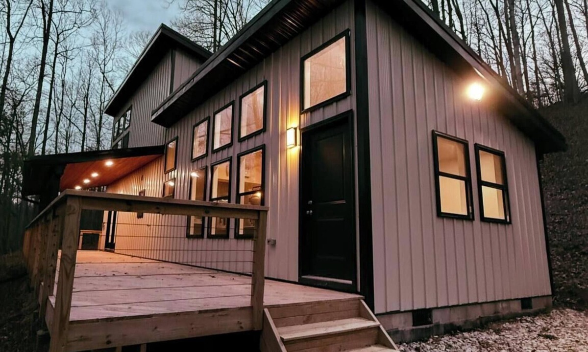 Stanton House | Hollerwood Luxury Cabin with 2 King Suites