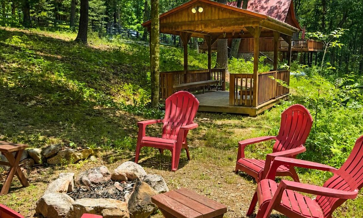 Baker Cabin | Honey Hideaway cabin on 2.5 acres fire pit outdoor workout Family Pets Welcome