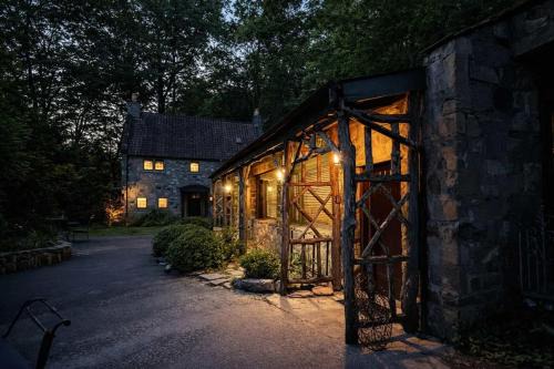 Tynecastle House | Honeymoon Cottage Chateau DuMont