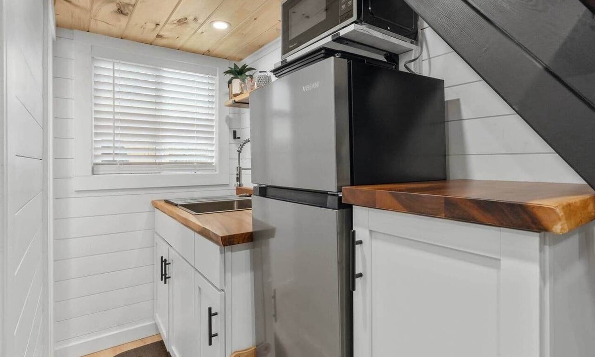 Walland Cabin | Hoot Owl Holler | Cozy Tiny Home for 2 · Hot Tub · Near the