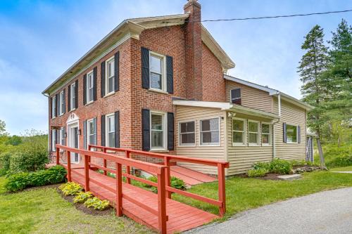 Town of Easton House | Horse Racing & Skiing in Greenwich: Dogs Welcome