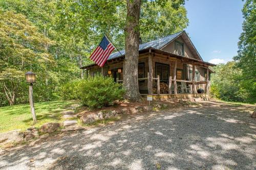 Transylvania County House | Horseshoe Hollow · Horseshoe Hollow, Private Log Cabin on 10 acr