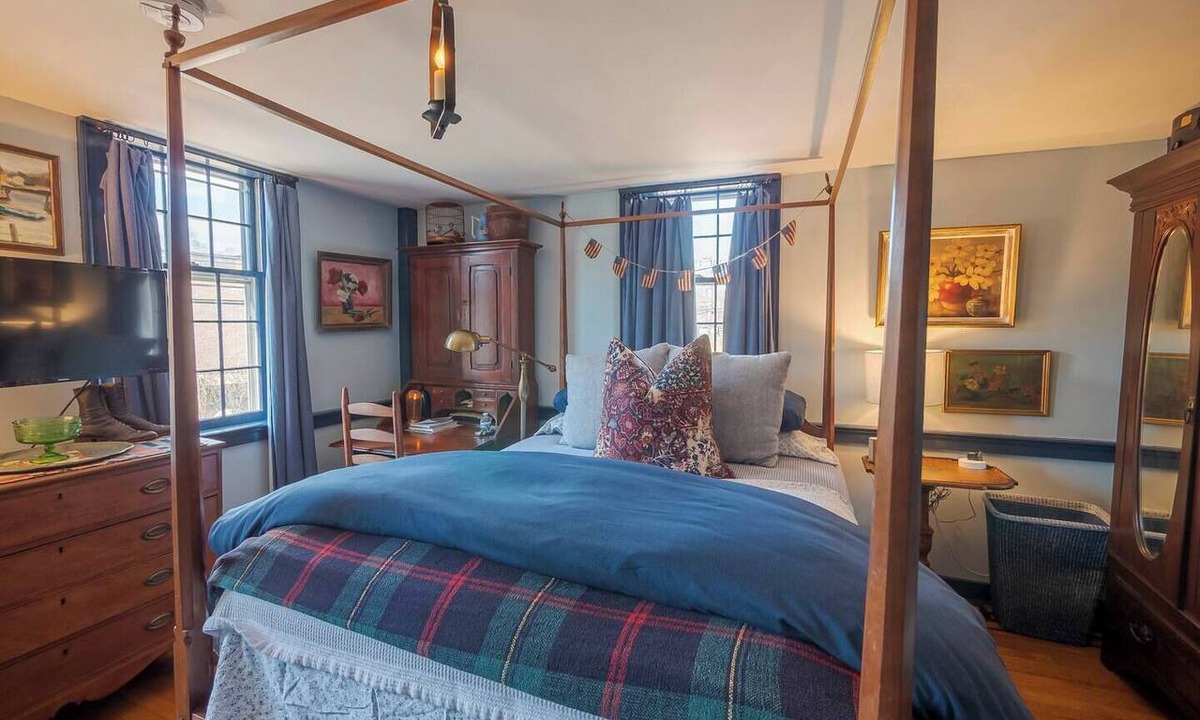 Stonington Apartment | Hospitality as Sweet as Apple Pie!