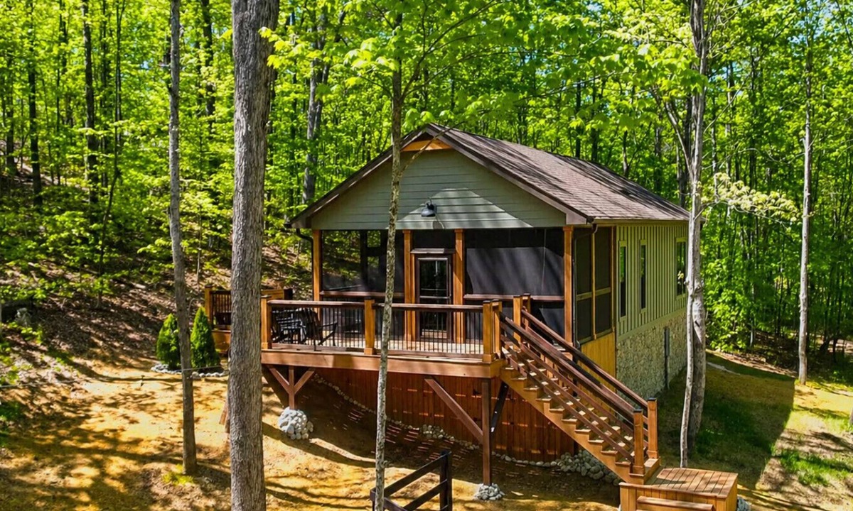 Heidelberg Cabin | Hot Tub Cabin + Screened Porch | Red River Gorge