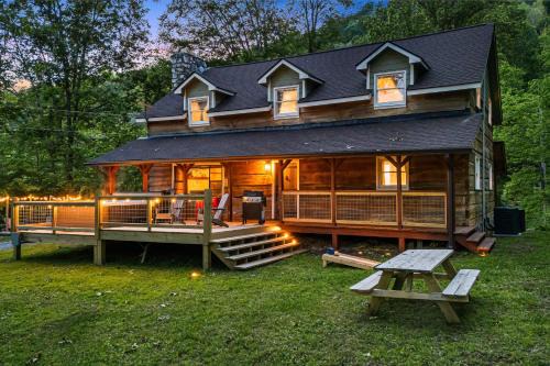 Canton House | Hot Tub, Game Room & Fire Pit: Canton Log Cabin