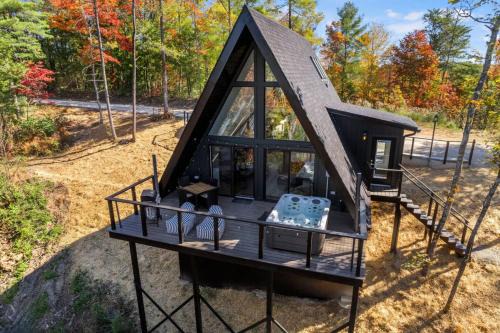 Campton House | Hot-Tub Sauna Cold Plunge - Evergreen Escape