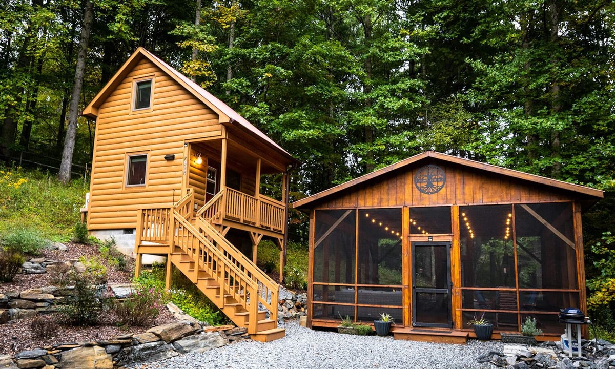 Todd Cabin | Hot Tub, Views, Romantic Outdoor Lounge Area