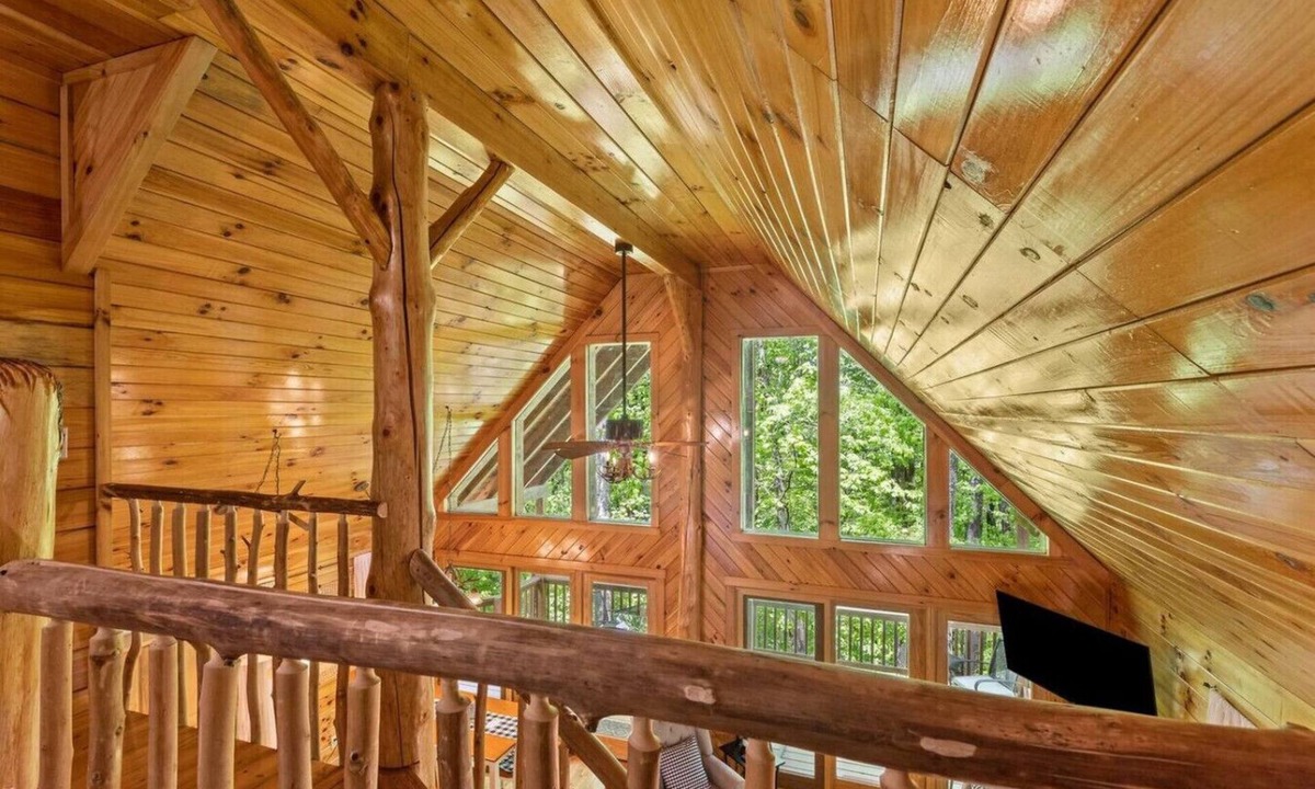 Stanton Ski Chalet | Hot Tub & Wifi - Birdsong - Red River Gorge, KY