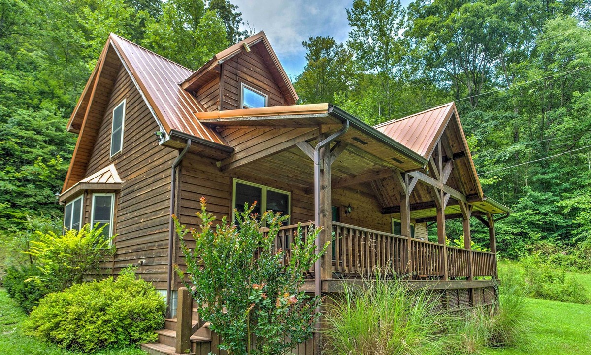Stanton Cabin | Hot Tub, WiFi, Waterfront - Family Cabin - Brookside - Red River Gorge, Kentucky!