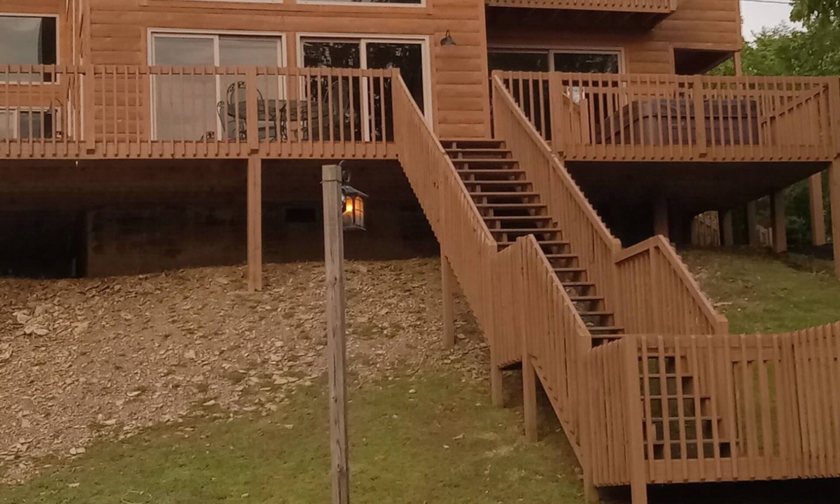 Dandridge House | House on Douglas lake tn with boat dock that has electricity.