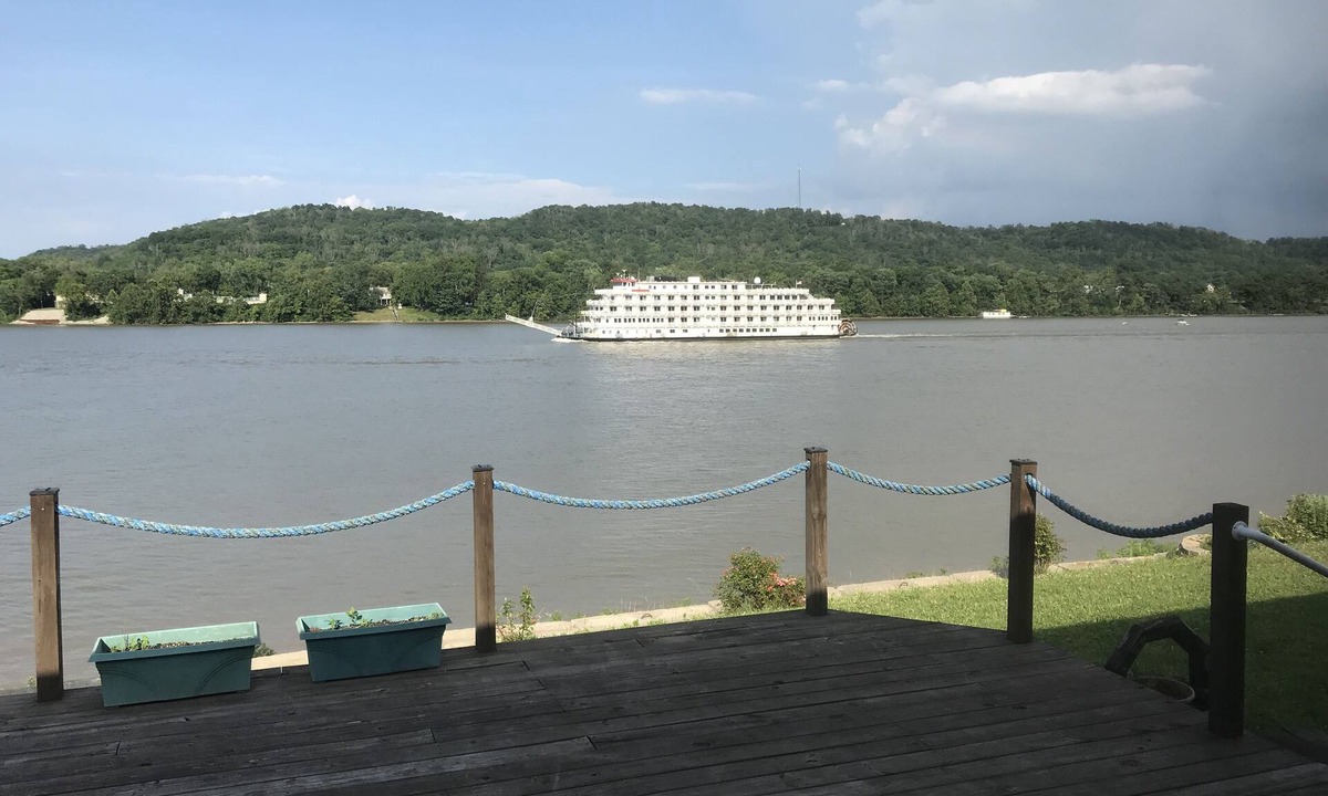 Dover House | House with private boat dock and beautiful scenic view on the Ohio River