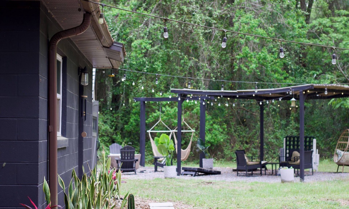 Williston House | Huge Yard, BBQ, Fire-Pit, Devils Den & Rainbow Springs, Sleeps 5, Near HITS