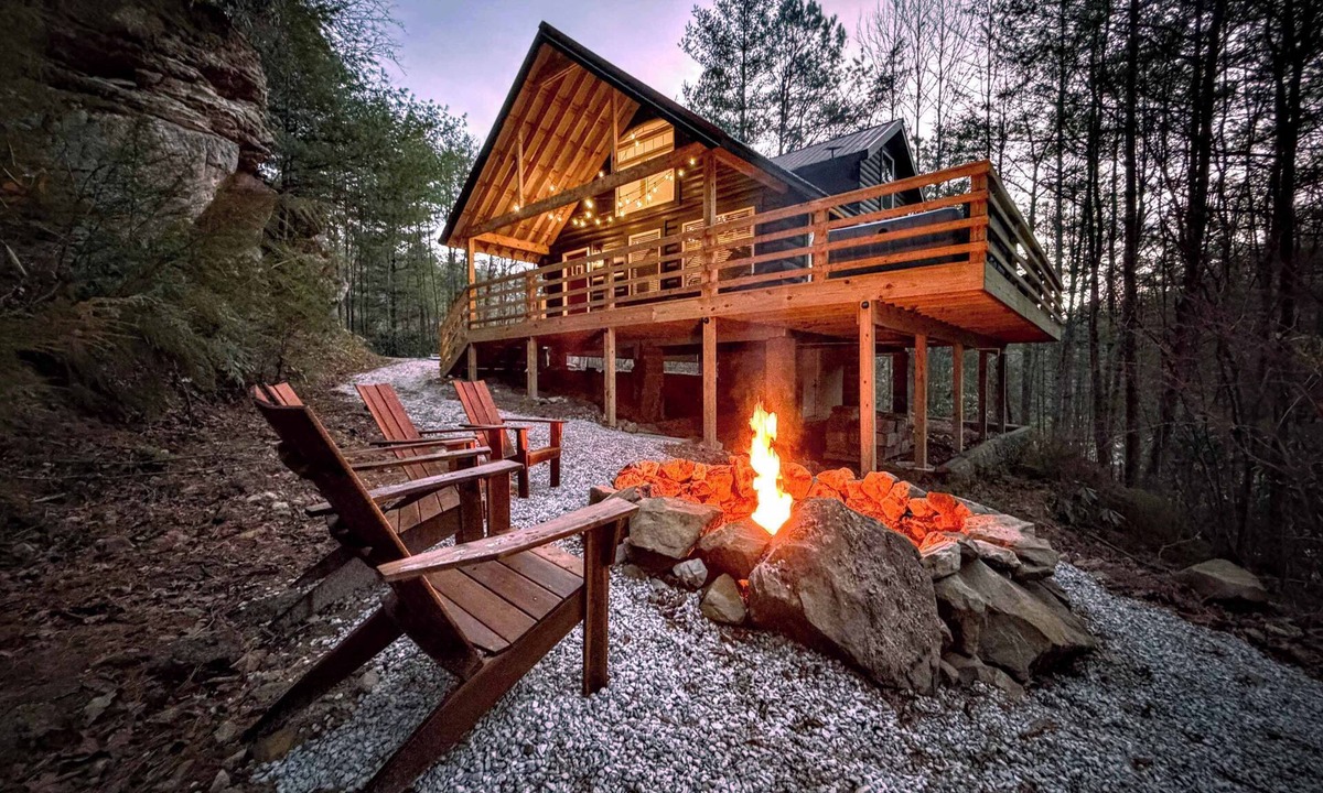 Saint Helens Cabin | Hummingbird Hollow | Private Forest Retreat