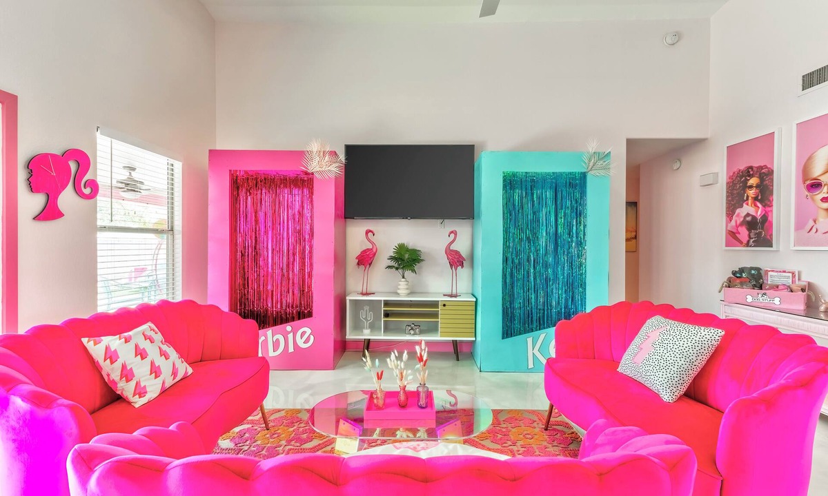 Glendale House | Iconic Barbie Dream House W/Pool, Mini Golf & Fun