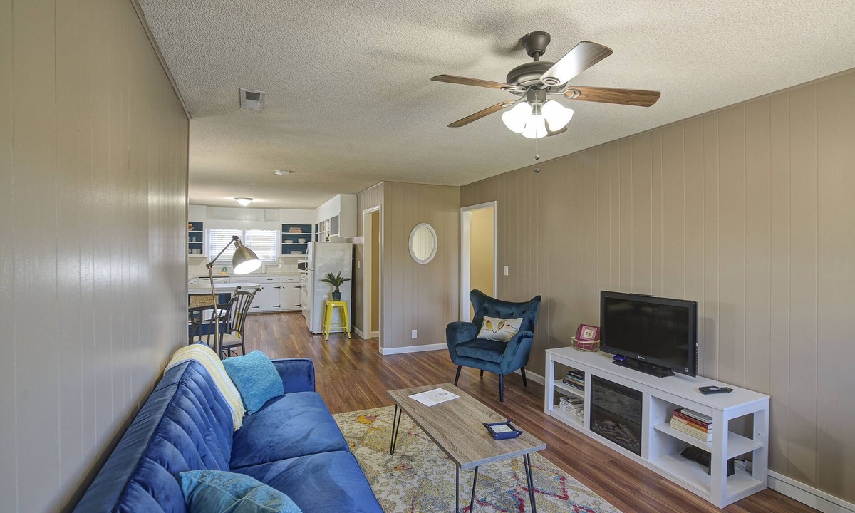 Johnson City House | In the Heart of Johnson City -less than 1 mile from ETSU