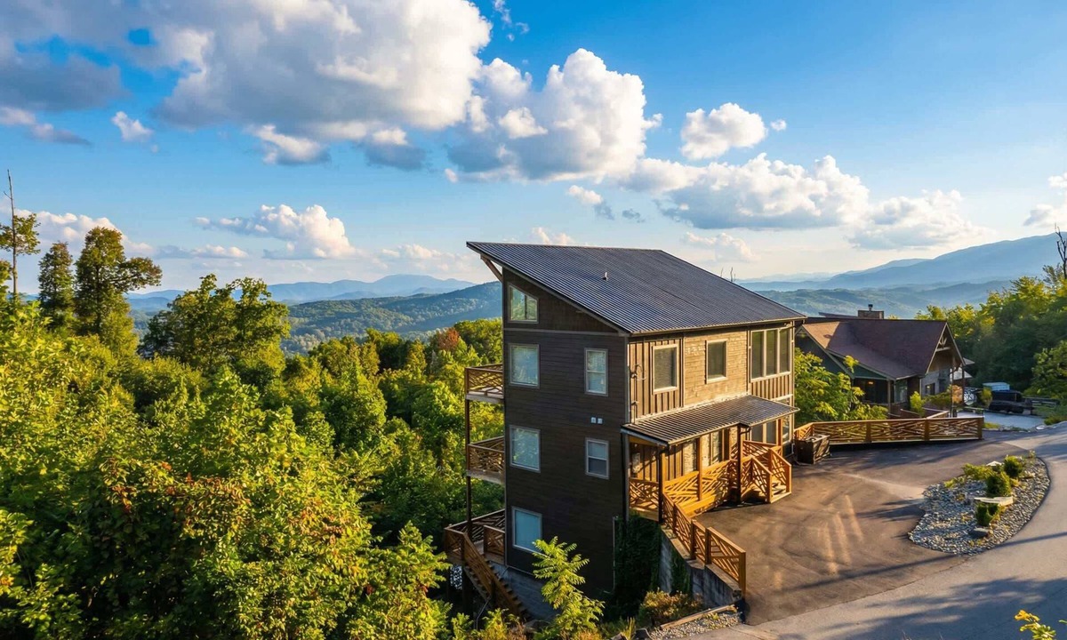 Chalet Village North Cabin | Incredible Sunrise Mountain View | Luxury Chalet