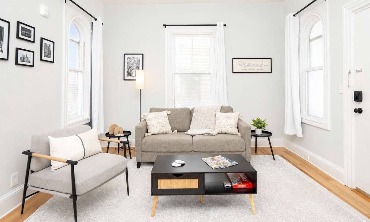 Federal Hill Apartment | Jennifer's Stylish & Modern Broadway Getaway