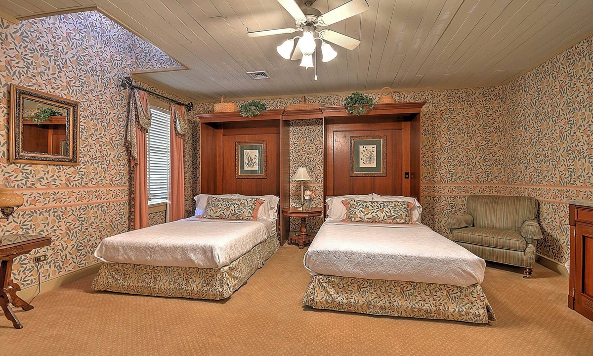 Jonesborough House | Jury Room at The Historic Eureka Inn and Event Center