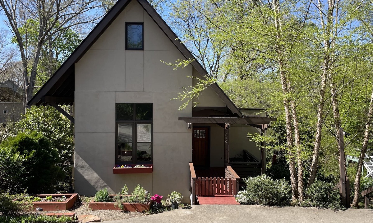 Historic Montford House | Kim's Cottage