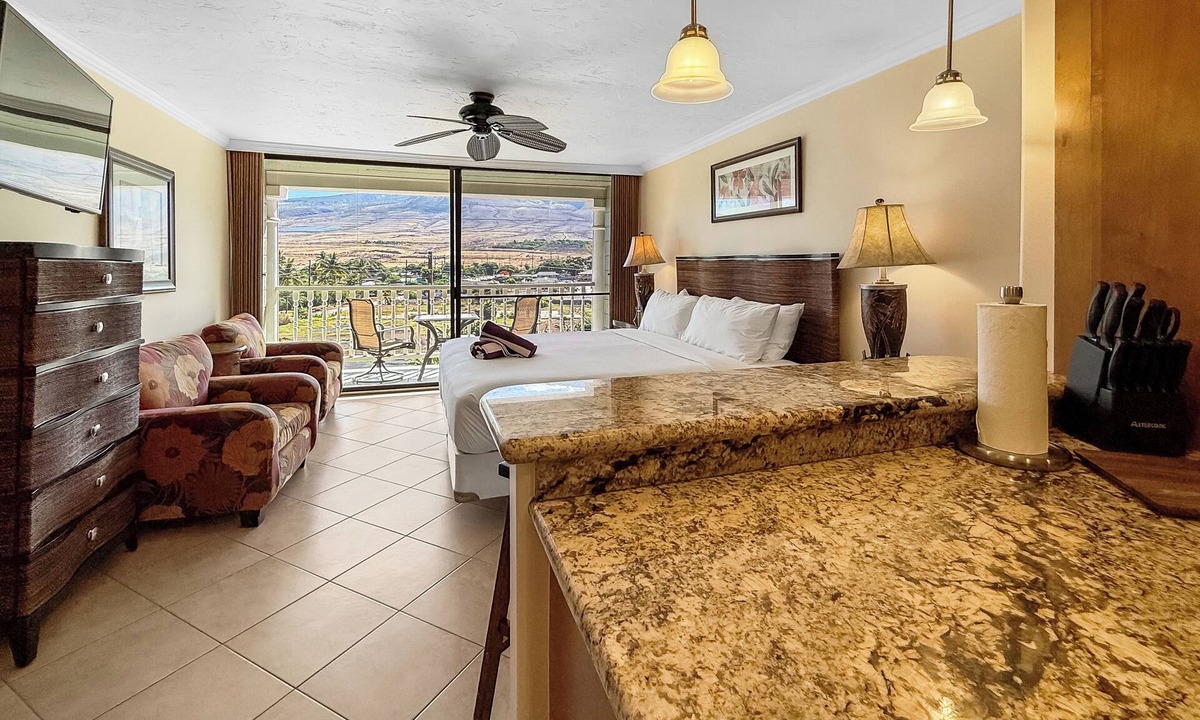 Historic Lahaina Front Street Condo | Lahaina Studio: Beachfront, Mountain View, Hot Tub